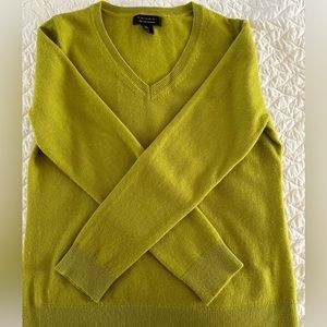 Soft cashmere green sweater
